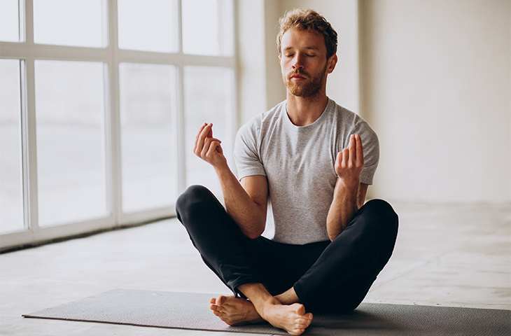 Material para practicar yoga en casa y ponerte en forma